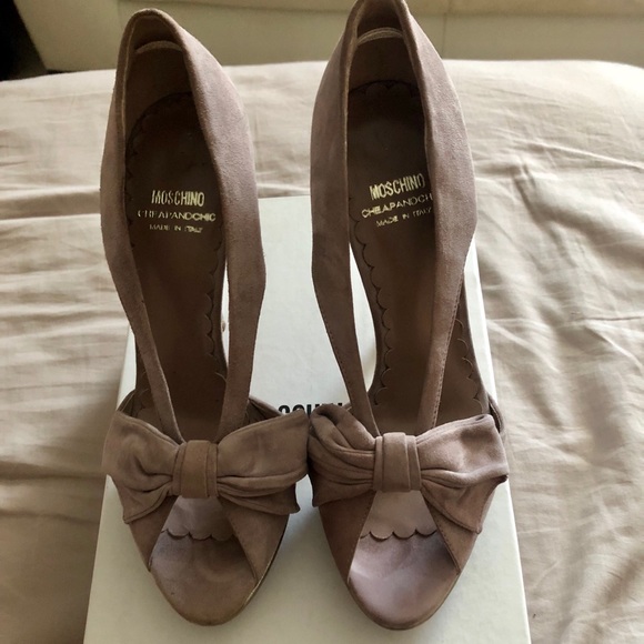 Moschino Shoes - Moschino Pretty and Feminine Bow Heels 🎀💝